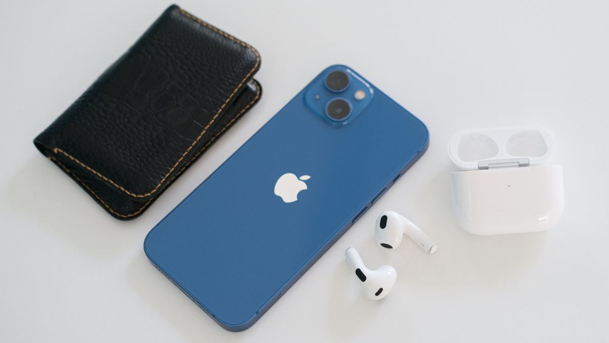 iphone-13-is-the-bestselling-smartphone-across-globe-check-list-of-10-topselling-mobile-phones